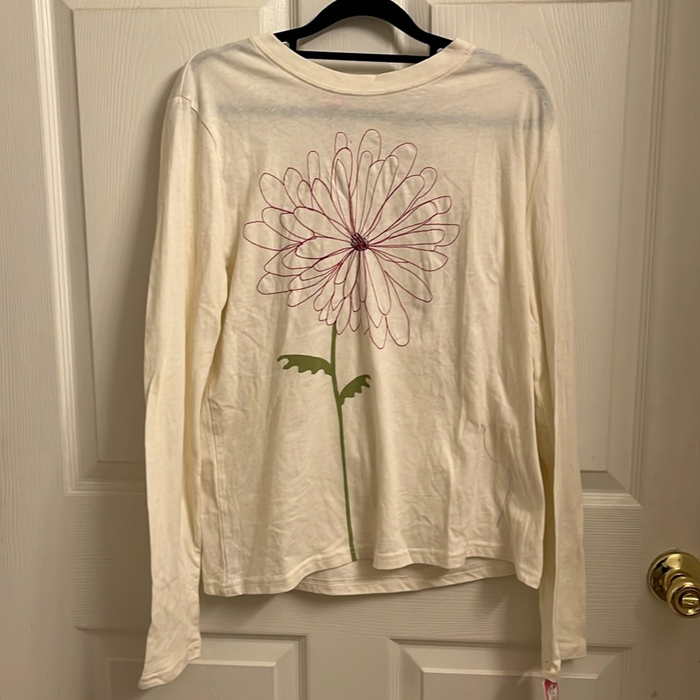 Long tshirt with flower design. Size xl